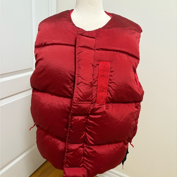 Stone Island Red and Black Patch Detail - Picture 3 of 6